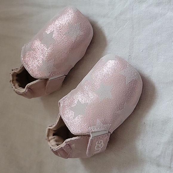 UGG Baby Roo Pink Star Booties - Picture 1 of 12